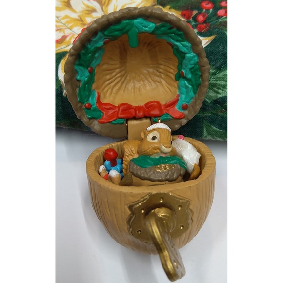 1991 Hallmark Keepsake Ornament Collector's Club Hidden Treasure Squirrel Acorn - Picture 3 of 11